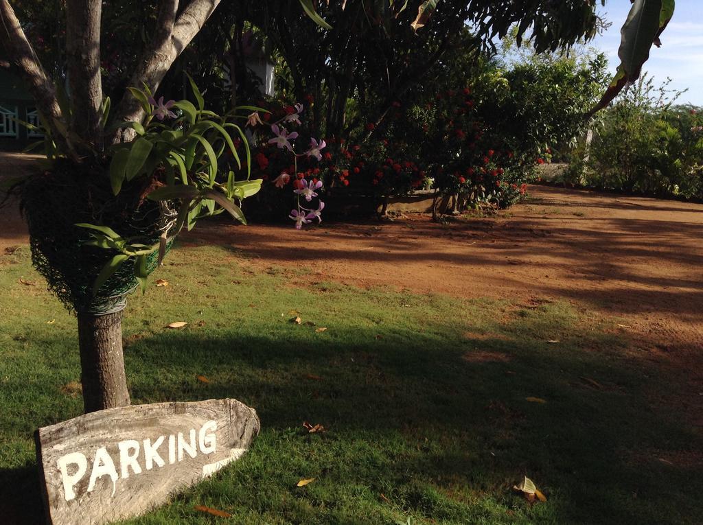 Lagoon Inn Hambantota Exterior foto